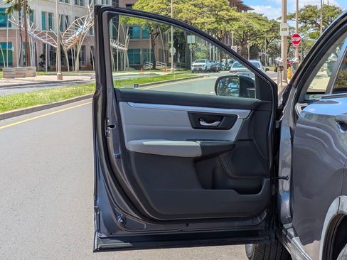 Used 2017 Honda CR-V LX image 9