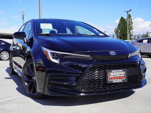 Used 2023 Toyota Corolla SE image 3