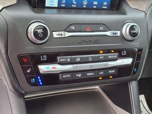 Used 2020 Ford Explorer Platinum w/ Premium Technology Package image 20