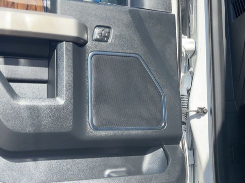 Used 2019 Ford F150 Lariat image 14