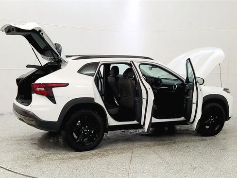 Used 2025 Chevrolet Trax ACTIV w/ Driver Confidence Package image 12