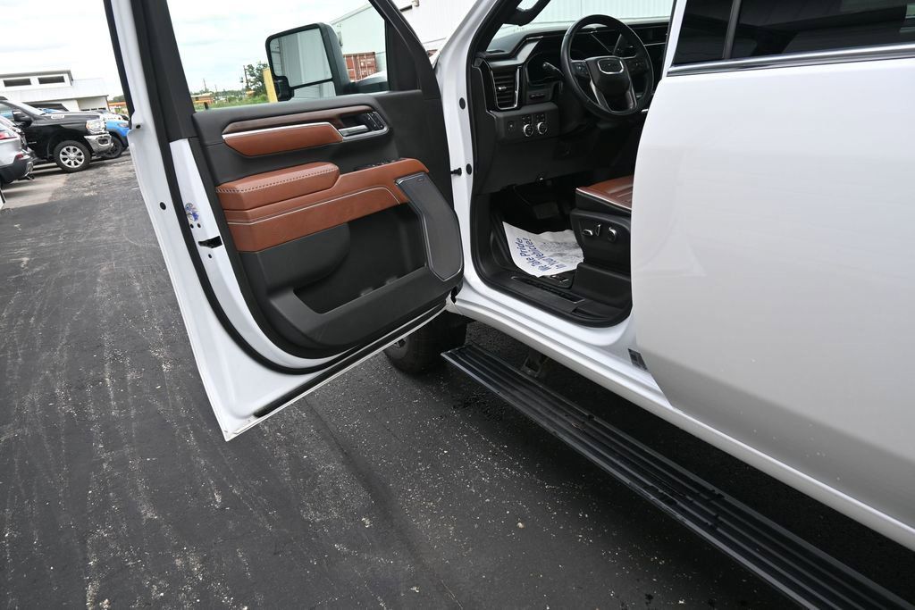 Used 2025 GMC Sierra 3500 Denali Ultimate AWD/4WD image 24
