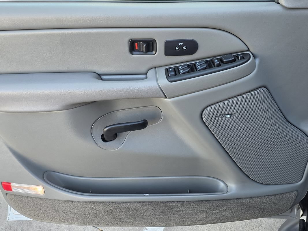 Used 2004 Chevrolet Tahoe LS w/ Preferred Equipment Group AWD/4WD image 9
