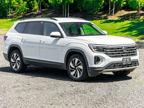 Used 2024 Volkswagen Atlas SE image 12