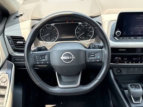 Used 2025 Nissan Rogue SV FWD image 25