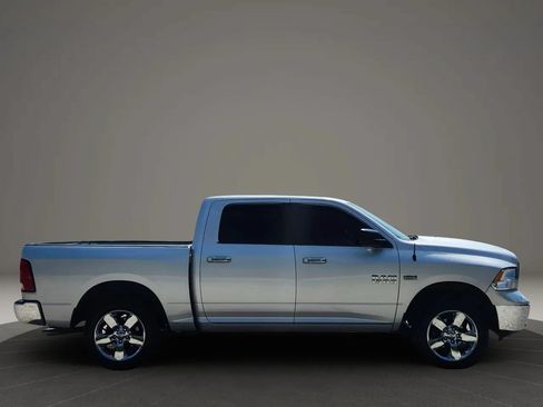 Used 2018 RAM 1500 Classic SLT AWD/4WD image 10