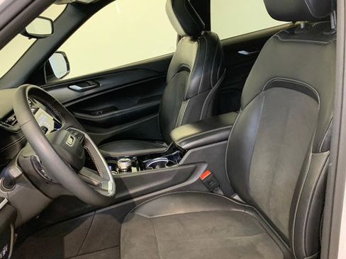 Used 2023 Jeep Grand Cherokee Altitude image 16