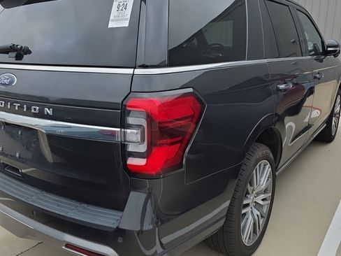 Used 2023 Ford Expedition Limited image 5