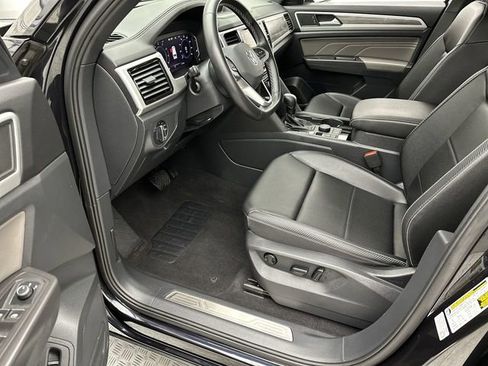 Used 2023 Volkswagen Atlas Cross Sport SE w/ Black Wheel Package image 11