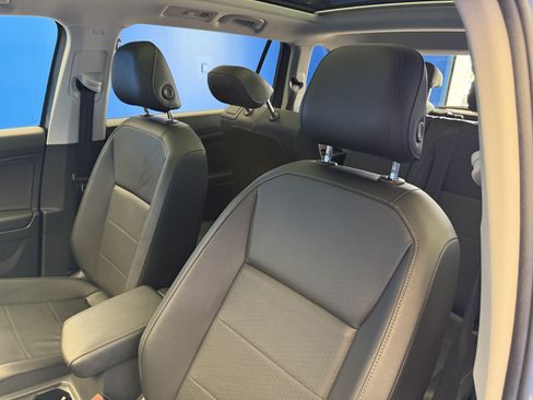 Used 2018 Volkswagen Tiguan SEL FWD image 13