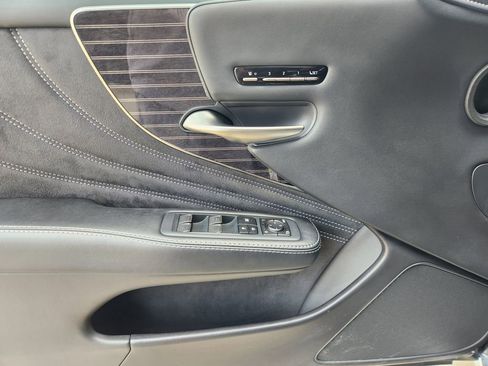 Used 2018 Lexus LS 500 w/ Accessory Package (Z2) RWD image 23