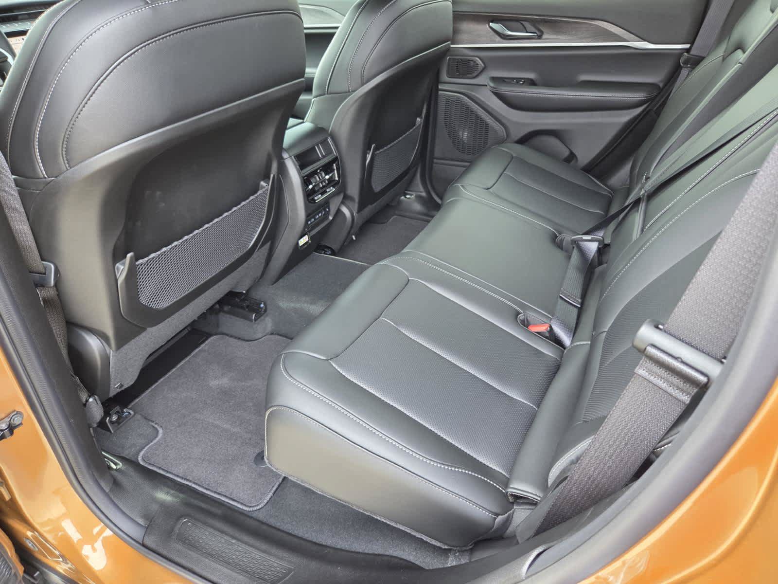 New 2026 Jeep Grand Cherokee Limited AWD/4WD image 13