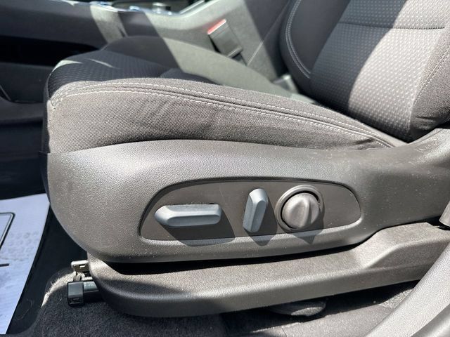 Used 2024 GMC Terrain SLE w/ Driver Convenience Package FWD image 12