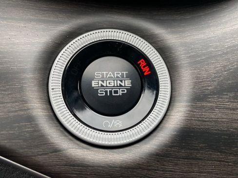 New 2025 Jeep Grand Cherokee L Limited w/ Black Appearance Package image 36