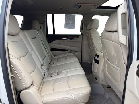 Used 2019 Cadillac Escalade ESV Luxury AWD/4WD image 14