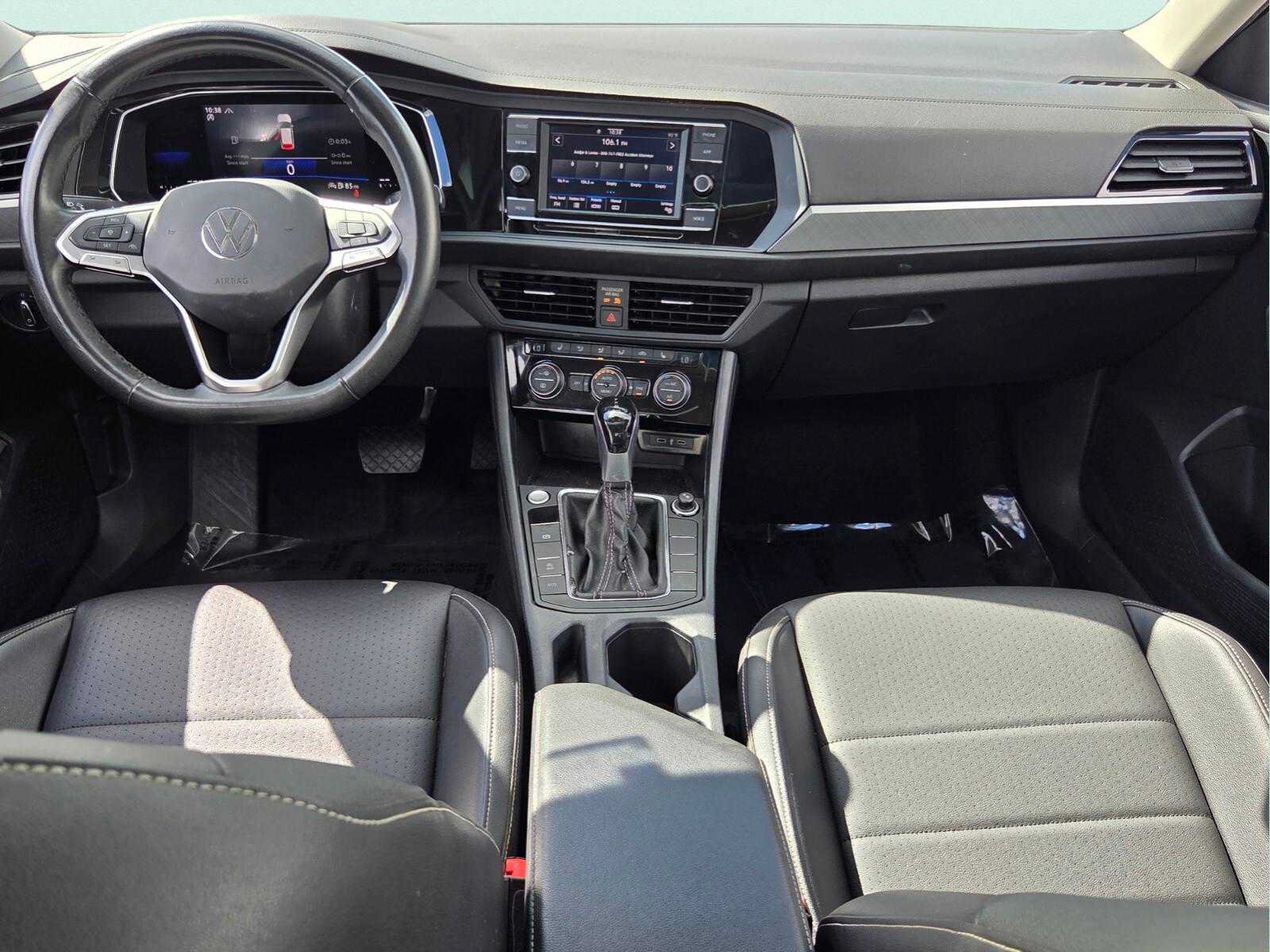 Used 2023 Volkswagen Jetta SE w/ Panoramic Sunroof Package FWD image 14
