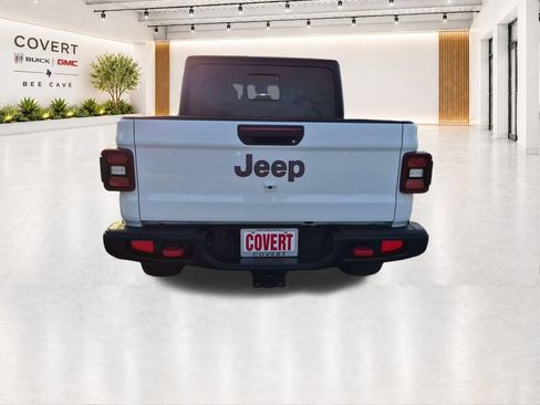 Used 2024 Jeep Gladiator Rubicon w/ Technology Group AWD/4WD image 12
