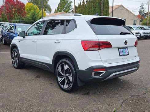Used 2024 Volkswagen Taos SE image 3