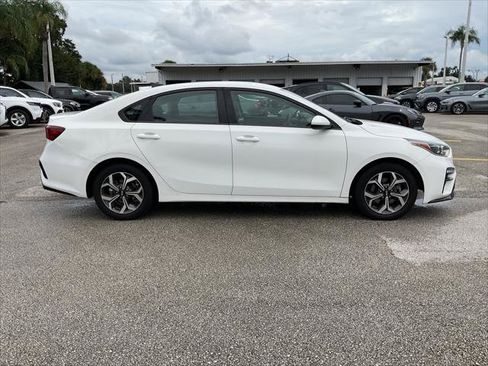 Used 2019 Kia Forte LXS FWD image 13