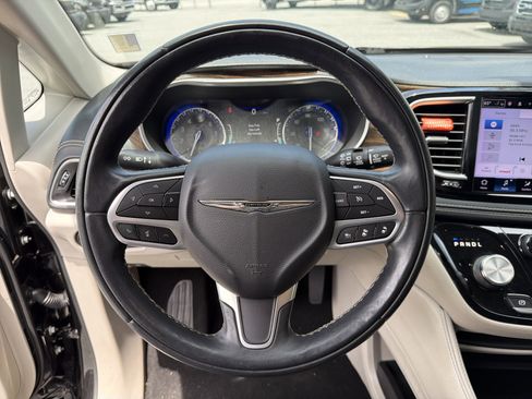 Used 2022 Chrysler Pacifica Limited FWD image 34