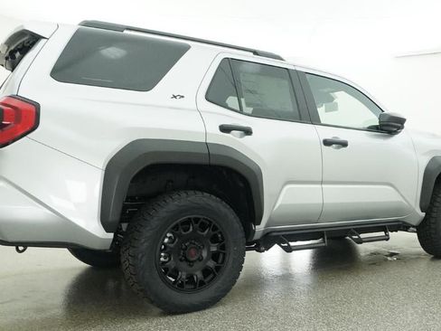 New 2026 Toyota 4Runner SR5 AWD/4WD image 25