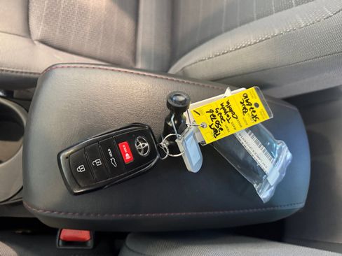 Certified 2025 Toyota Corolla SE w/ Convenience Package image 27