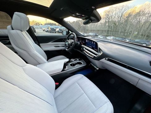 Used 2024 Cadillac Lyriq Luxury image 30