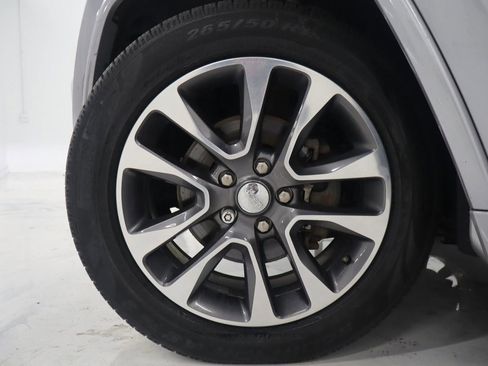 Used 2018 Jeep Grand Cherokee Overland AWD/4WD image 11