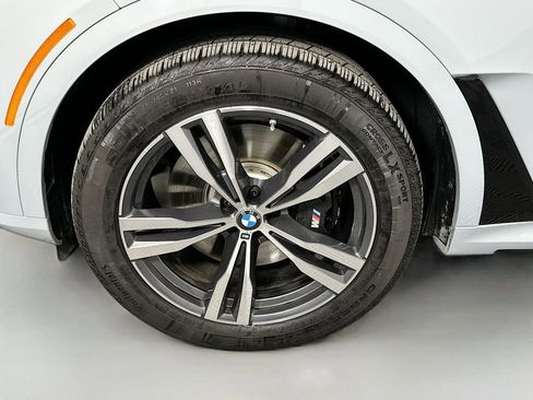 Used 2025 BMW X7 xDrive40i w/ M Sport Package image 33