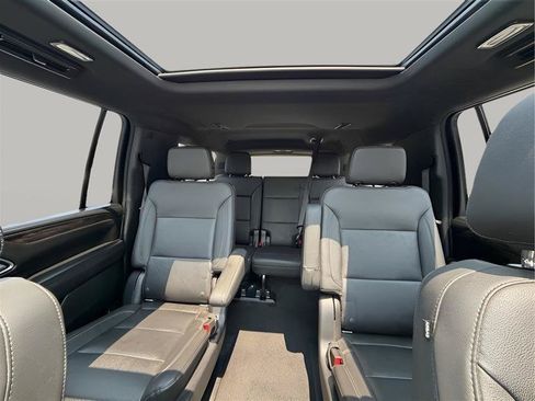 Used 2022 Chevrolet Suburban LT w/ LT Signature Package RWD image 55
