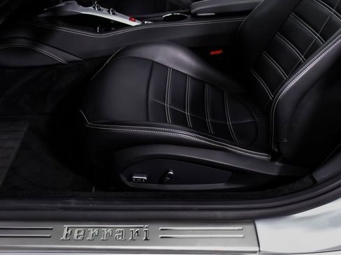 Used 2016 Ferrari California T image 43