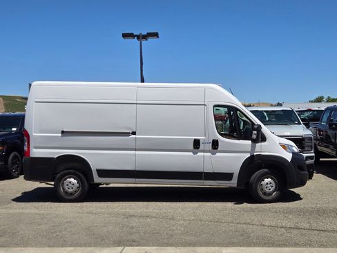 Used 2023 RAM ProMaster 2500 FWD image 3