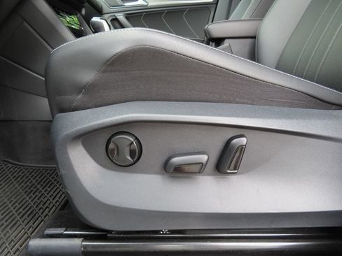Used 2024 Volkswagen Tiguan SE R-Line AWD/4WD image 7