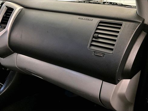 Used 2015 Toyota Tacoma Base w/ Limited Package image 15