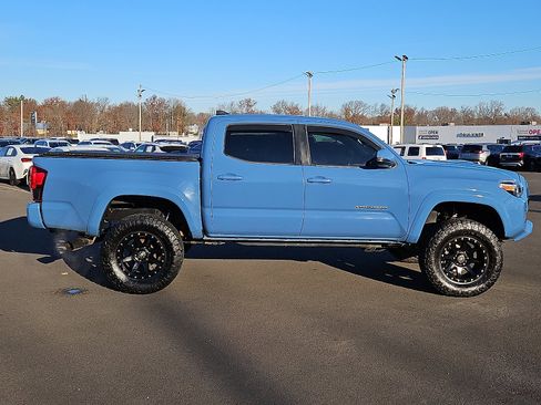 Used 2019 Toyota Tacoma TRD Sport image 6