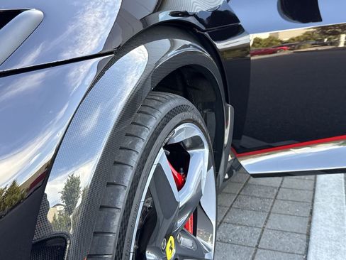 Certified 2024 Ferrari Purosangue Base image 38