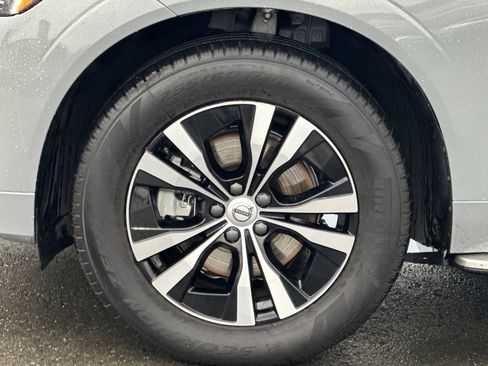 Used 2024 Volvo XC60 B5 Core image 11