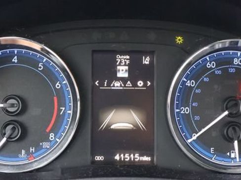 Used 2018 Toyota Corolla SE FWD image 15