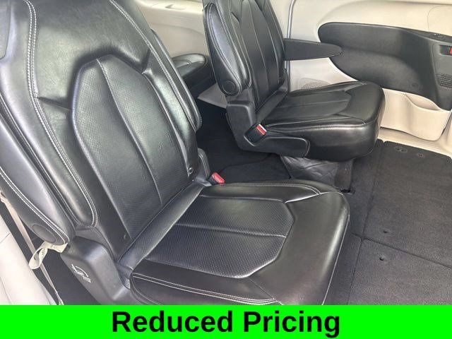 Used 2024 Chrysler Pacifica Touring-L FWD image 35