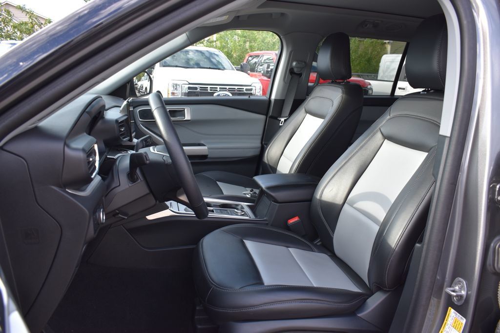 Used 2024 Ford Explorer XLT w/ Equipment Group 202A AWD/4WD image 6