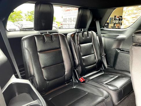 Used 2018 Ford Explorer XLT w/ Equipment Group 202A AWD/4WD image 12