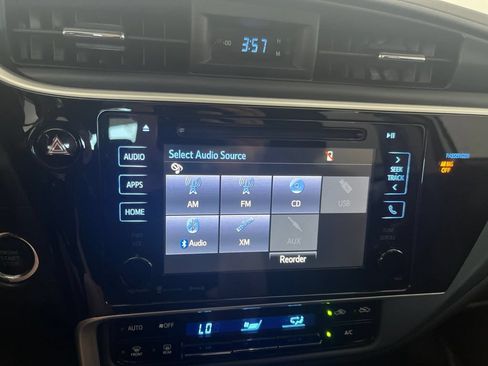 Used 2018 Toyota Corolla XLE FWD image 65