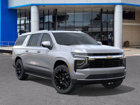 New 2026 Chevrolet Suburban LS image 7