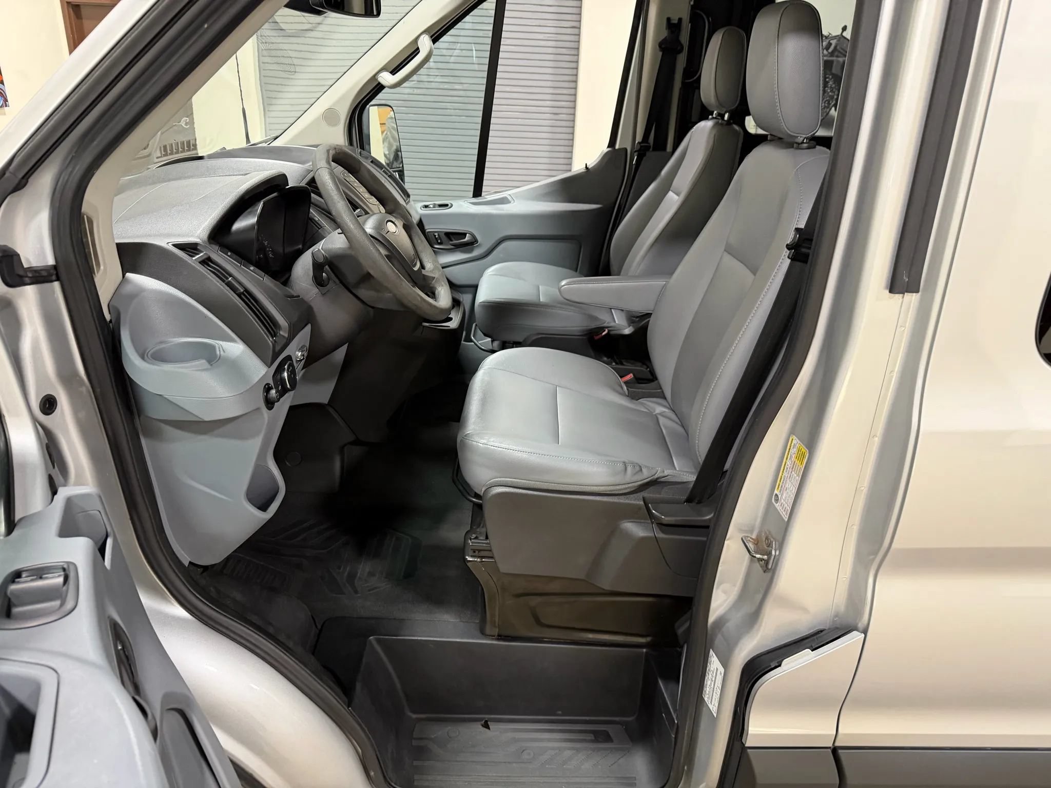 Used 2015 Ford Transit 250 148 Medium Roof RWD image 33