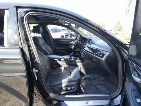 Used 2019 BMW 750i xDrive image 17