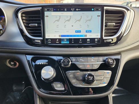 New 2026 Chrysler Pacifica Limited w/ S Appearance Package image 13