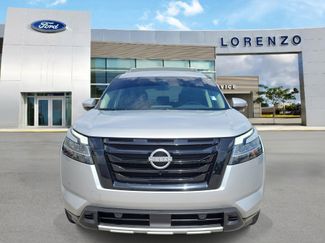 Used 2024 Nissan Pathfinder SL w/ Black Appearance Package FWD video 2