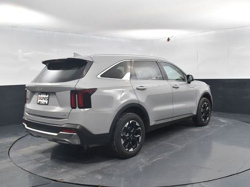 Used 2025 Kia Sorento S image 9