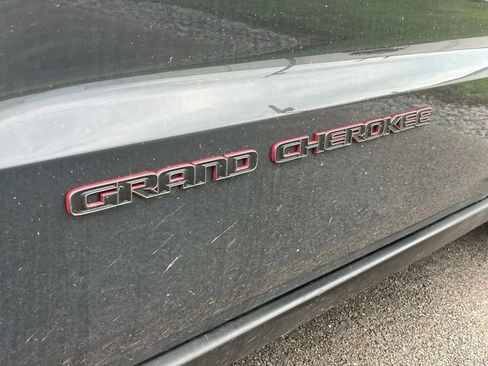 Used 2017 Jeep Grand Cherokee Trailhawk AWD/4WD image 11