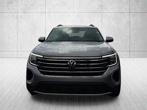 Used 2026 Volkswagen Atlas SE FWD image 2